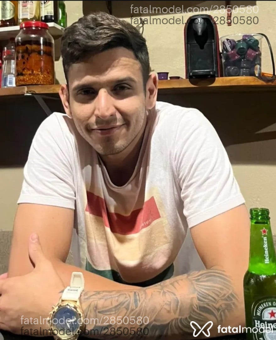 Acompanhante homem com cabelo castanho de olhos castanhos - Andrade Acompanhante homem com cabelo castanho de olhos castanhos - Andrade