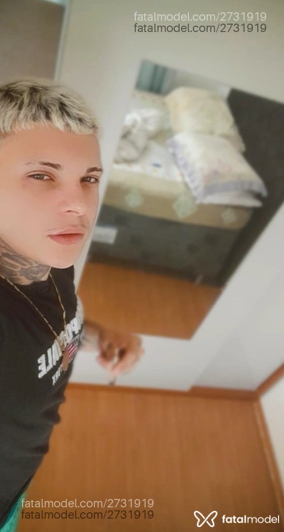 Acompanhante homem com cabelo castanho de olhos verdes - Souza Acompanhante homem com cabelo castanho de olhos verdes - Souza