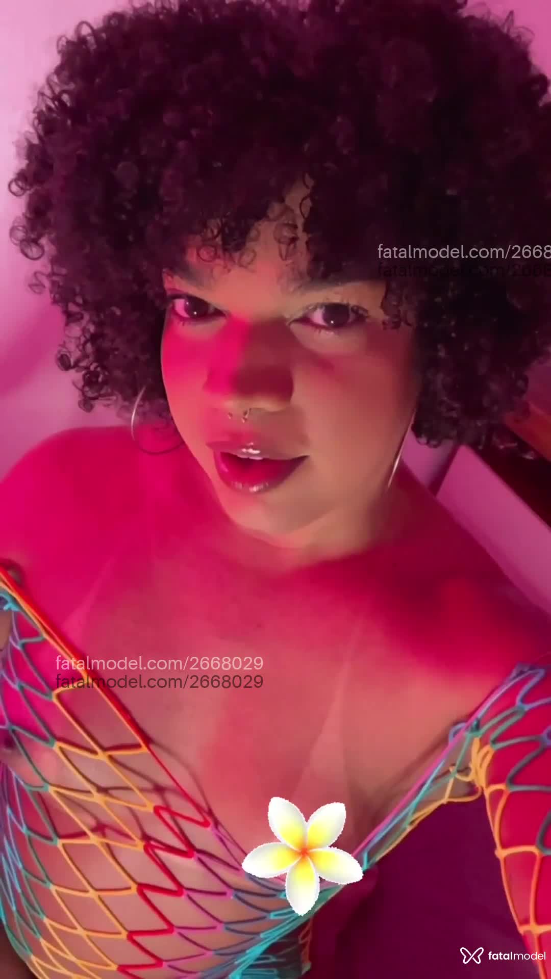 Acompanhante mulher trans morena (o) de olhos castanhos em Virtual - Isa Esteves