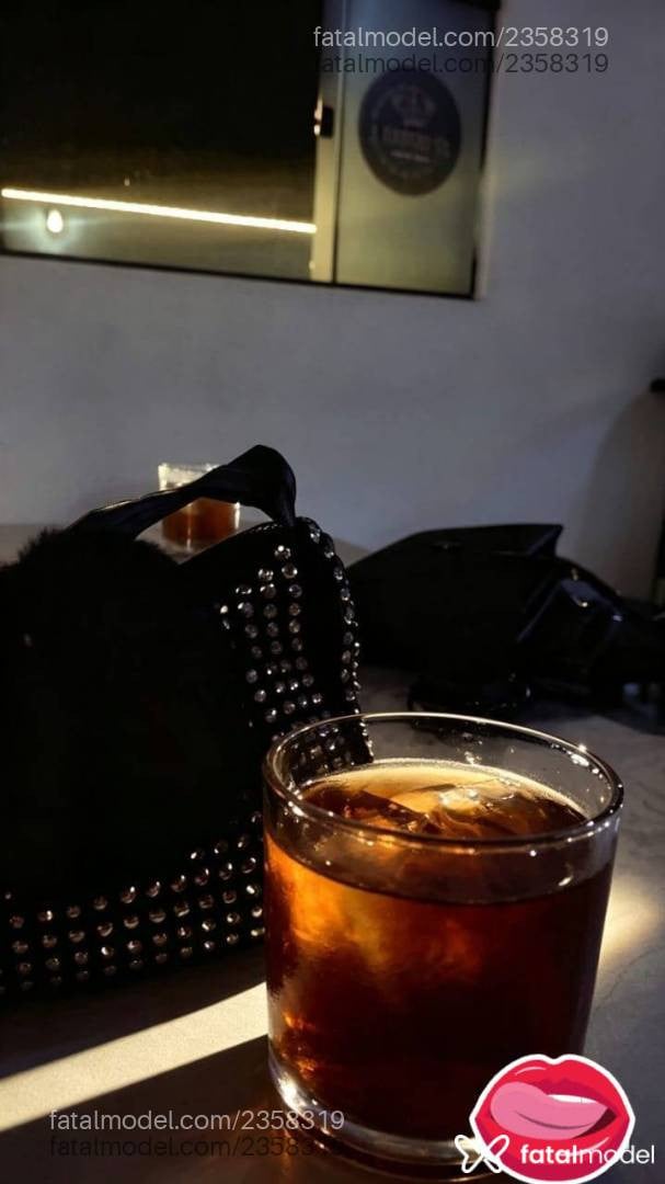 Acompanhante mulher morena (o) de olhos castanhos - Sophia Moretti