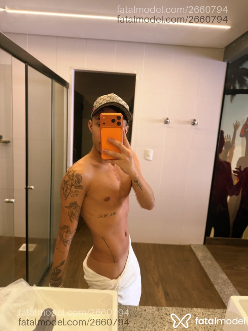 Acompanhante homem morena (o) de olhos pretos em São Paulo Acompanhante homem morena (o) de olhos pretos em São Paulo - Miguel Tercini
