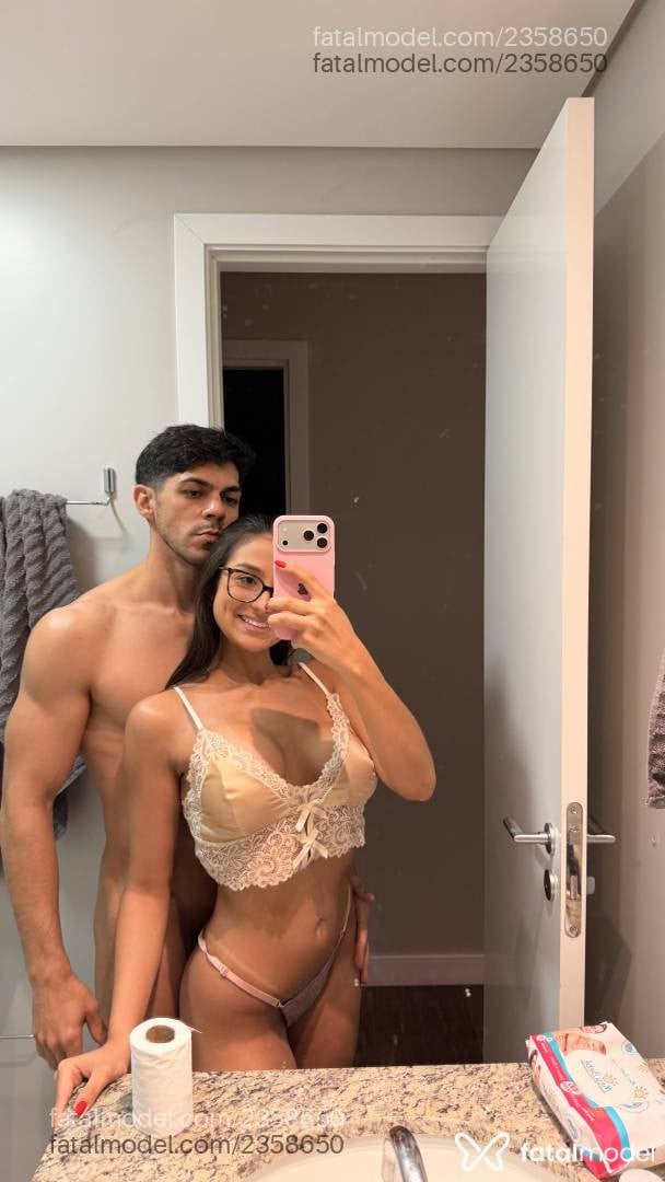 Acompanhante mulher com cabelo castanho de olhos castanhos - Mia