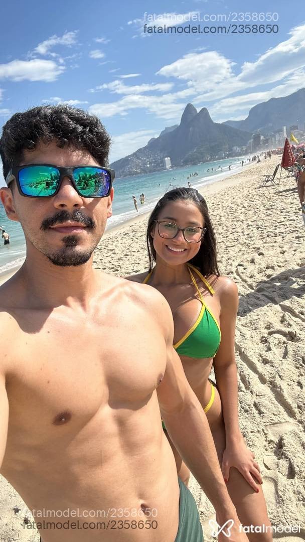Acompanhante mulher com cabelo castanho de olhos castanhos - Mia