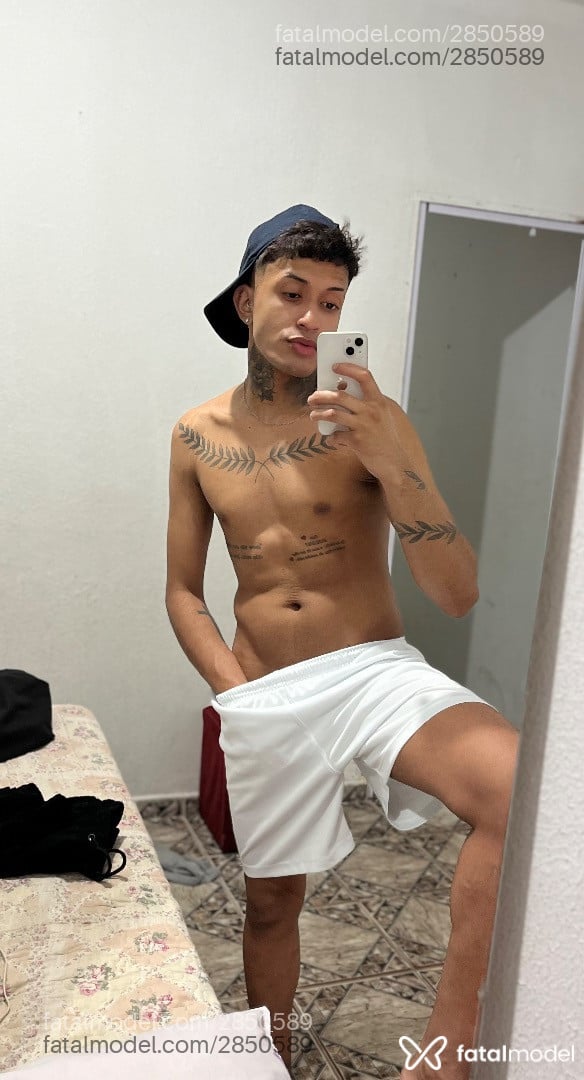 Acompanhante homem com cabelo castanho de olhos castanhos em São Paulo - Lorran Vini