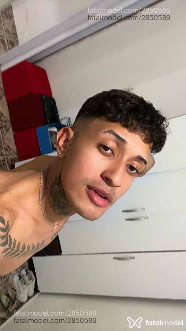 Acompanhante homem com cabelo castanho de olhos castanhos em São Paulo - Lorran Vini