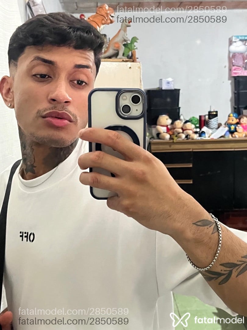 Acompanhante homem com cabelo castanho de olhos castanhos em São Paulo - Lorran Vini