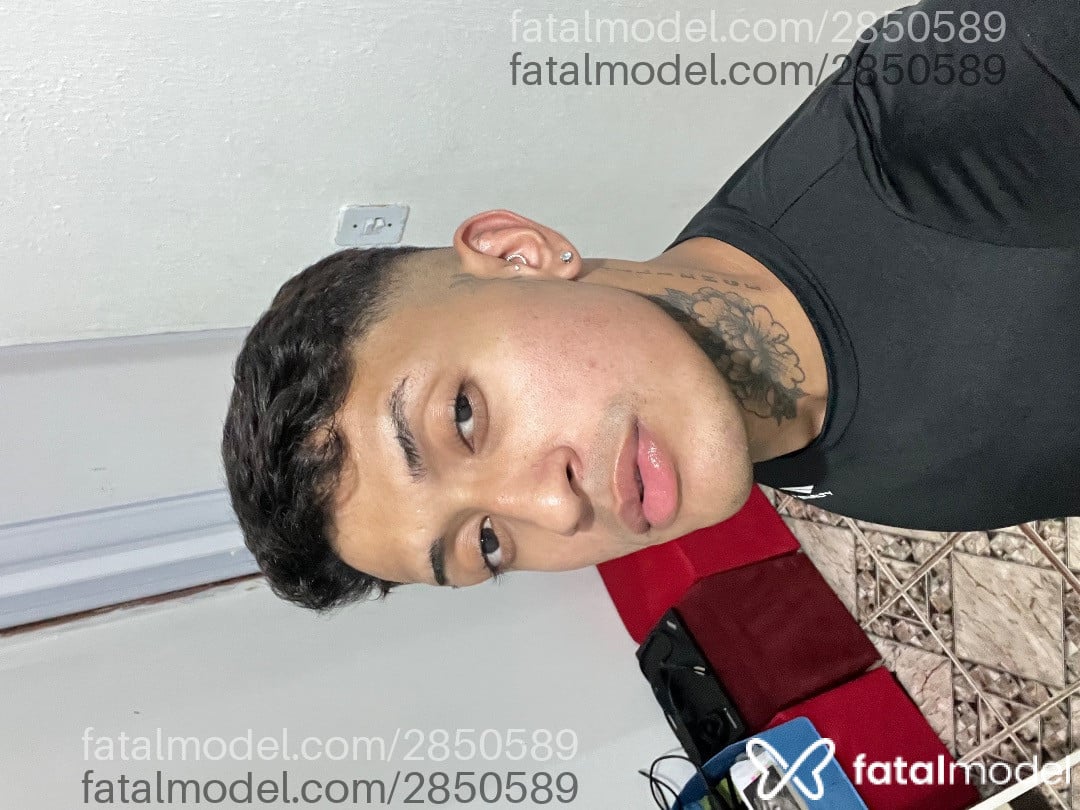 Acompanhante homem com cabelo castanho de olhos castanhos em São Paulo - Lorran Vini
