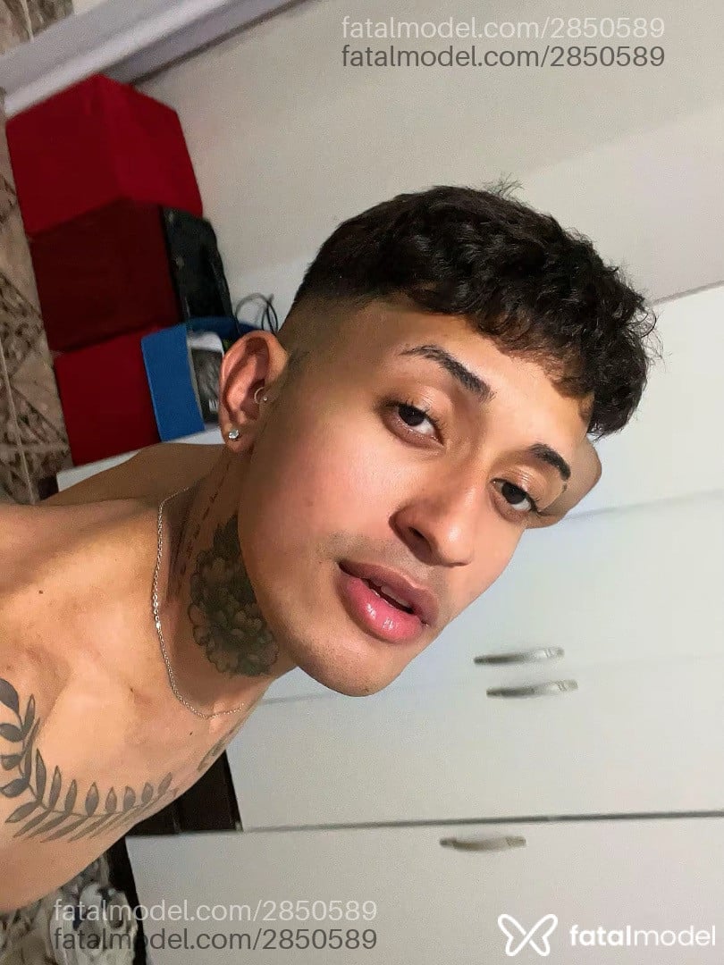 Acompanhante homem com cabelo castanho de olhos castanhos em São Paulo - Lorran Vini