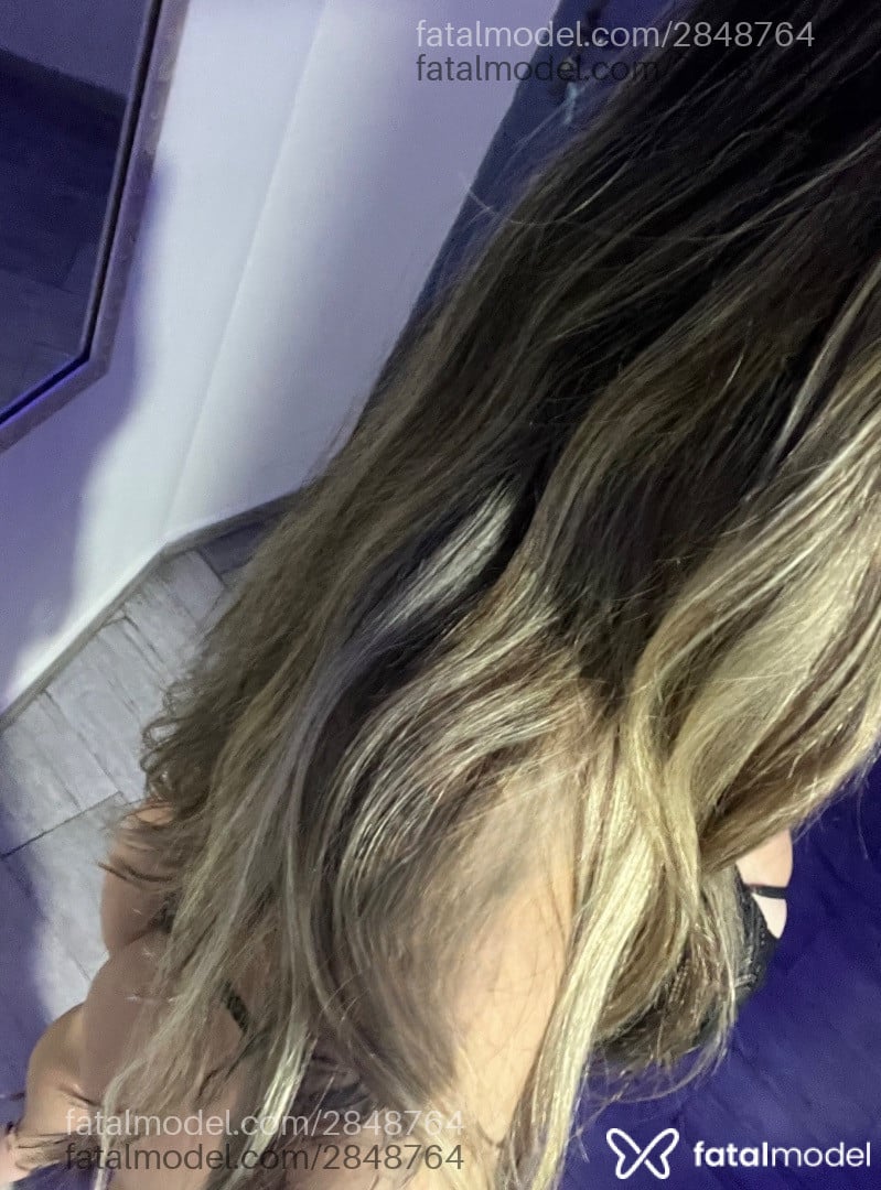 Acompanhante mulher loira (o) de olhos castanhos em Joinville - Jully Becker