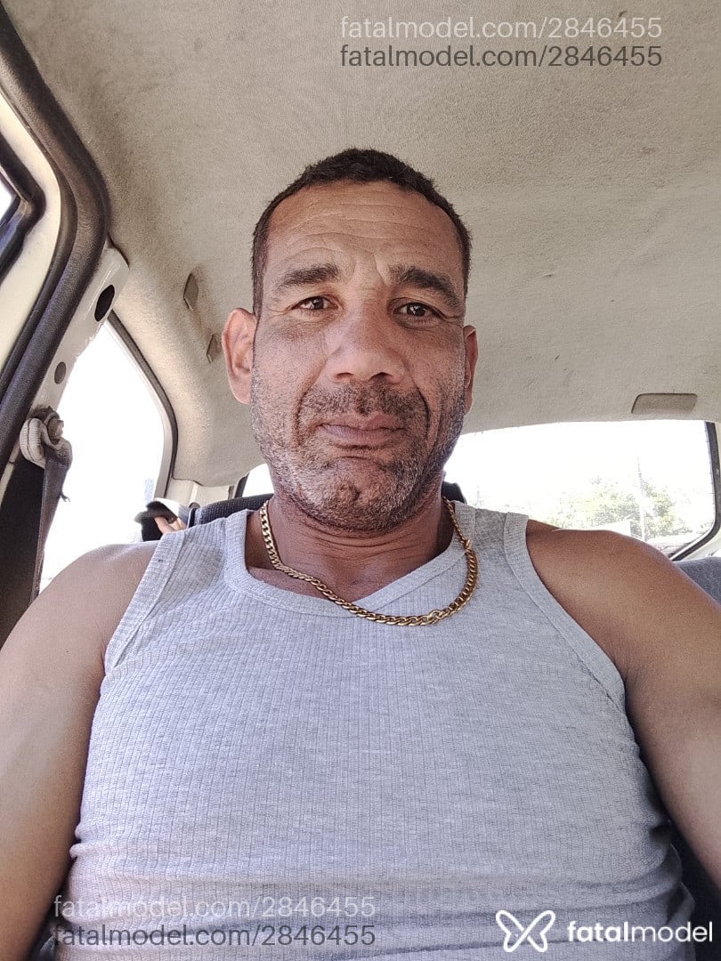 Acompanhante homem morena (o) de olhos castanhos em Três Coroas Acompanhante homem morena (o) de olhos castanhos em Três Coroas - Wilman Rodríguez