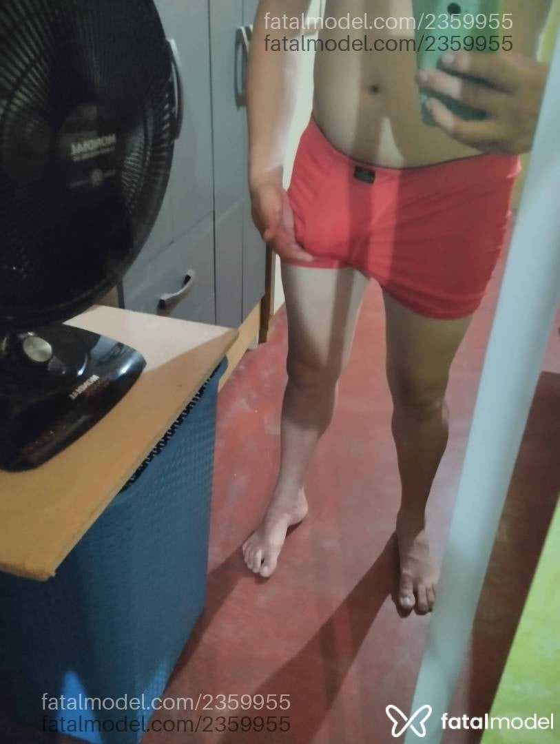 Acompanhante homem loira (o) de olhos castanhos - Antônio
