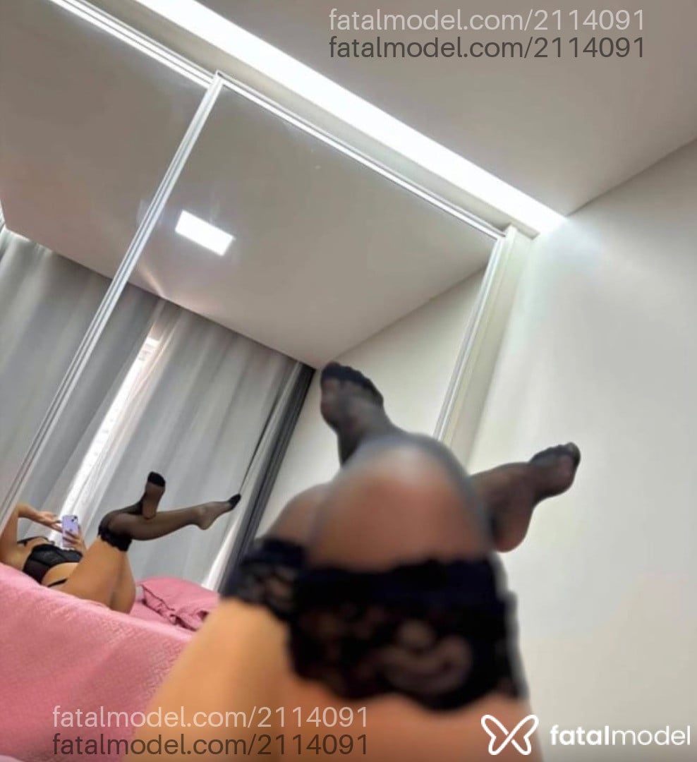Acompanhante mulher morena (o) de olhos pretos - Bella