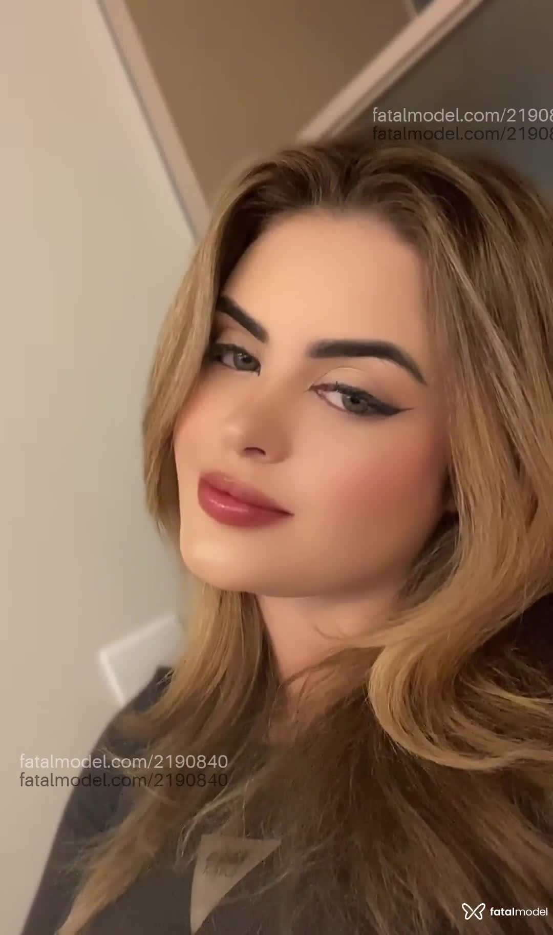 Acompanhante mulher loira (o) de olhos verdes em Porto Alegre - Manu Antonelli