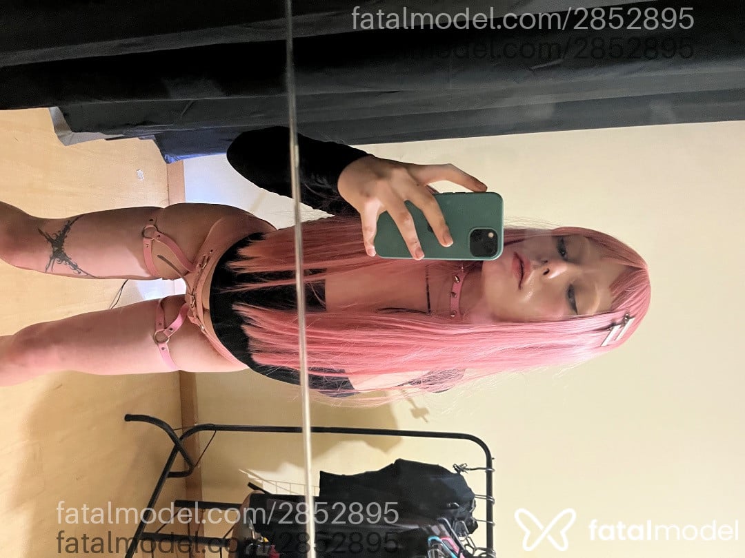 Acompanhante mulher trans com cabelo castanho de olhos pretos em Curitiba Acompanhante mulher trans com cabelo castanho de olhos pretos em Curitiba - Bunny