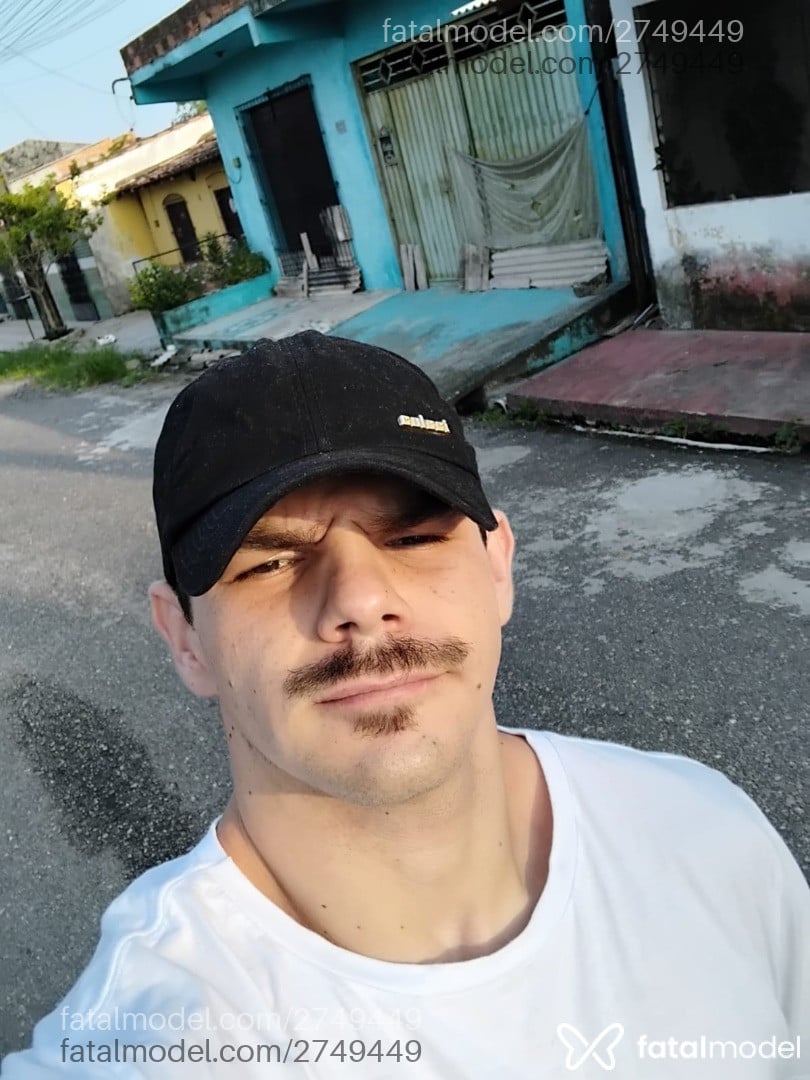 Acompanhante homem com cabelo castanho de olhos castanhos - Lucas Acompanhante homem com cabelo castanho de olhos castanhos - Lucas