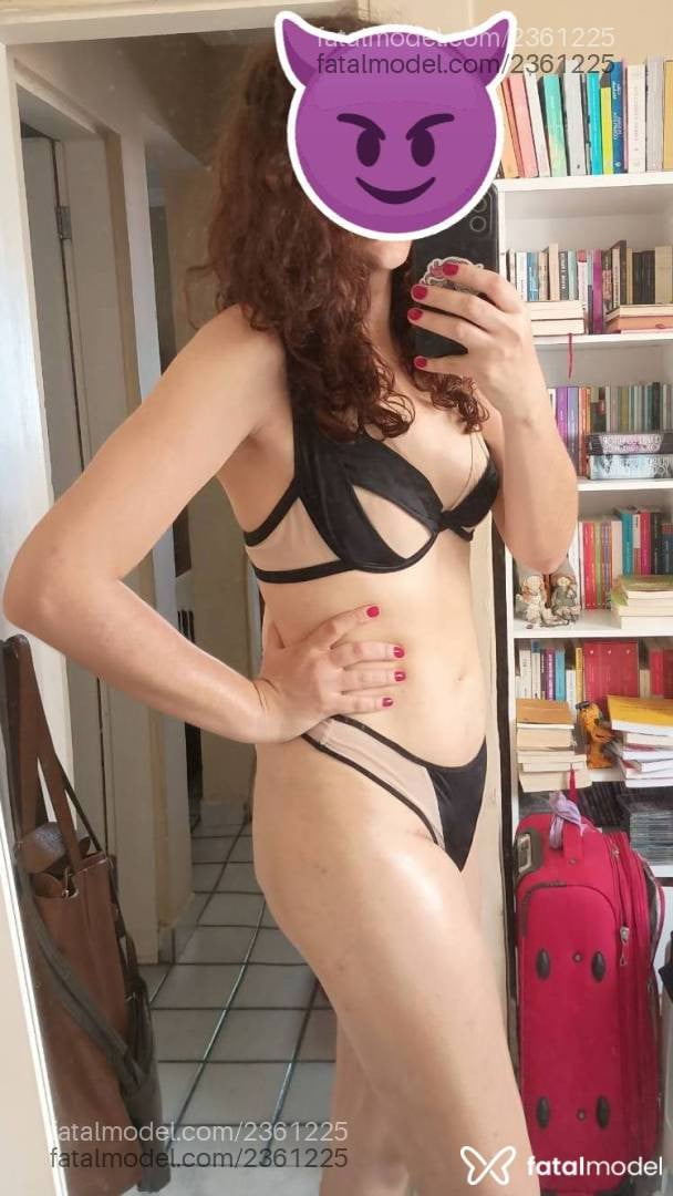 Acompanhante mulher trans com cabelo castanho de olhos castanhos - Patrícia