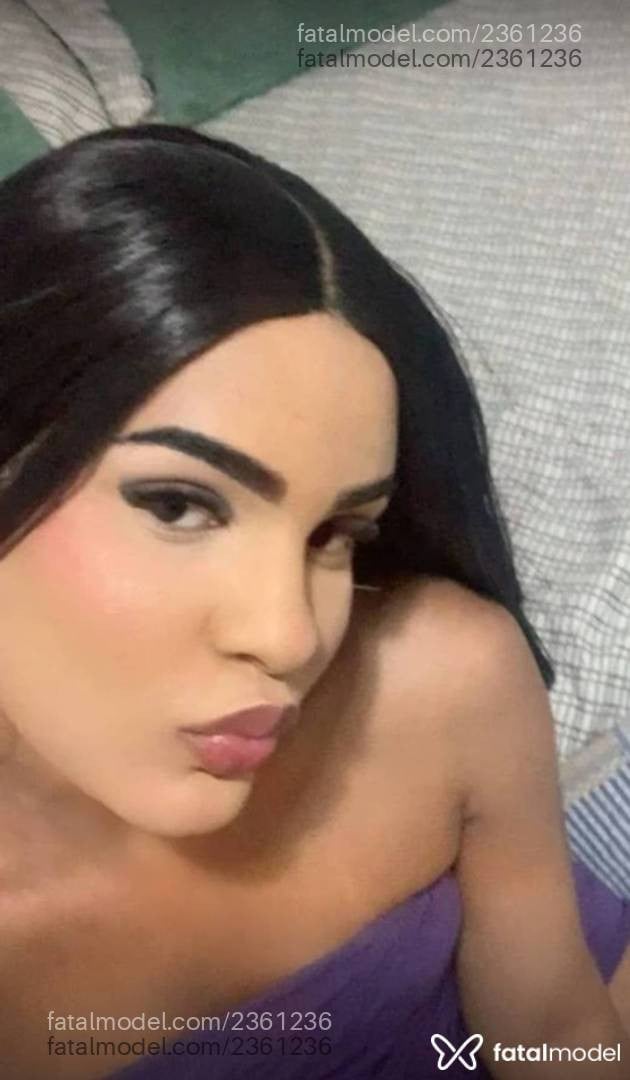 Acompanhante mulher trans loira (o) de olhos castanhos - Mirella