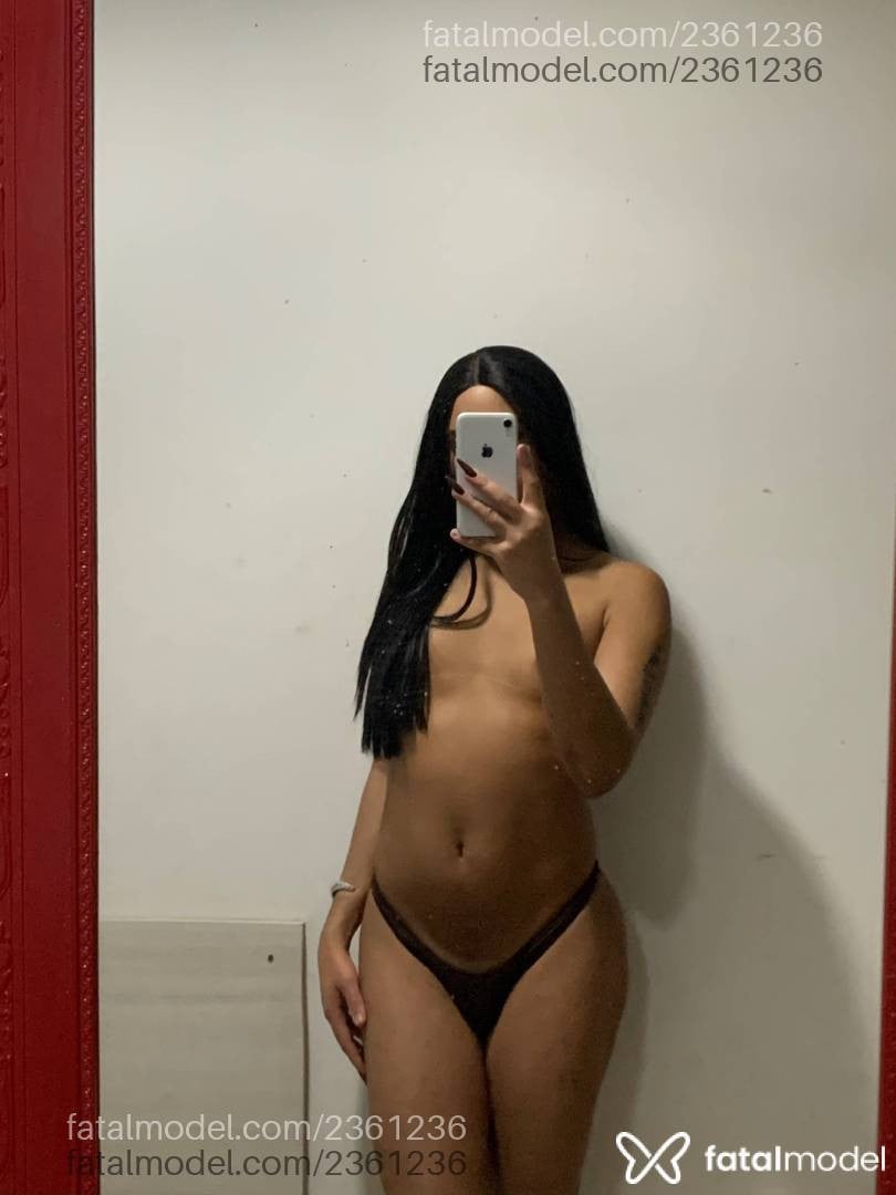 Acompanhante mulher trans loira (o) de olhos castanhos - Maya