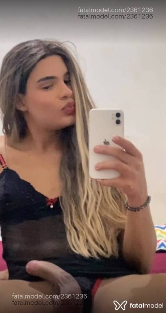 Acompanhante mulher trans loira (o) de olhos castanhos - Maya