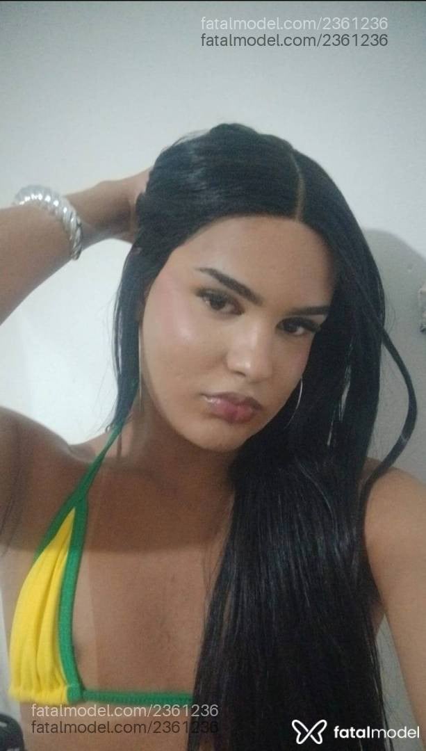 Acompanhante mulher trans loira (o) de olhos castanhos - Mirella
