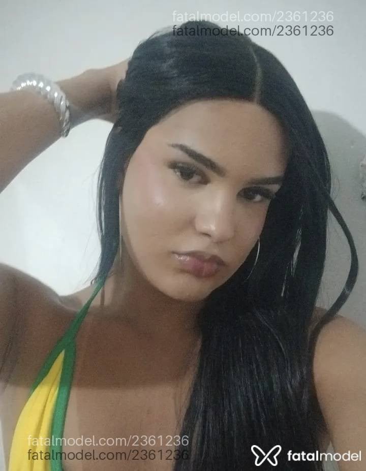 Acompanhante mulher trans loira (o) de olhos castanhos - Maya