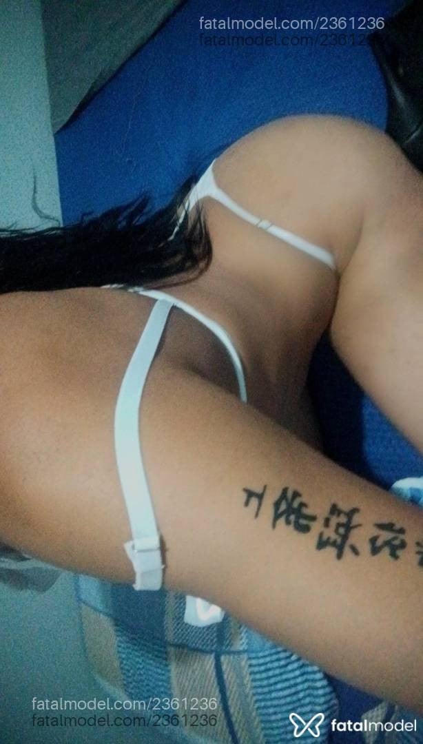 Acompanhante mulher trans loira (o) de olhos castanhos - Mirella