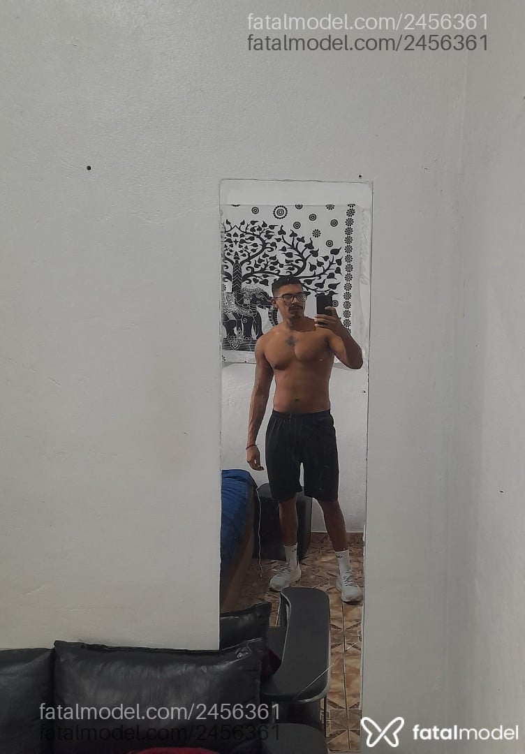 Acompanhante homem com cabelo castanho de olhos pretos - Gatão Mao Acompanhante homem com cabelo castanho de olhos pretos - Gatão Mao