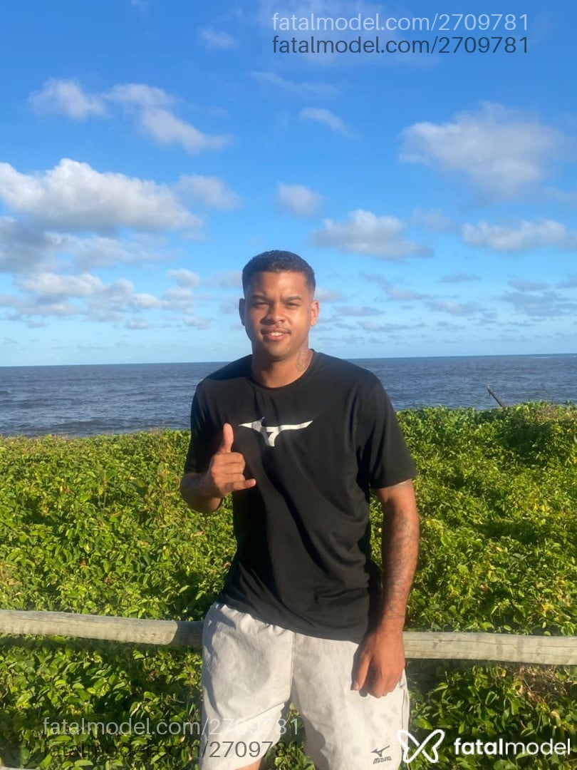Acompanhante homem morena (o) de olhos castanhos em Porto Seguro - Lucas