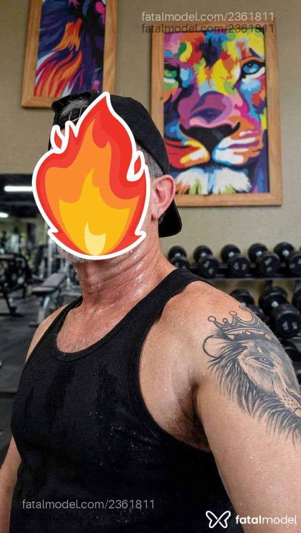 Acompanhante homem com cabelo castanho de olhos castanhos - Davi Cortês