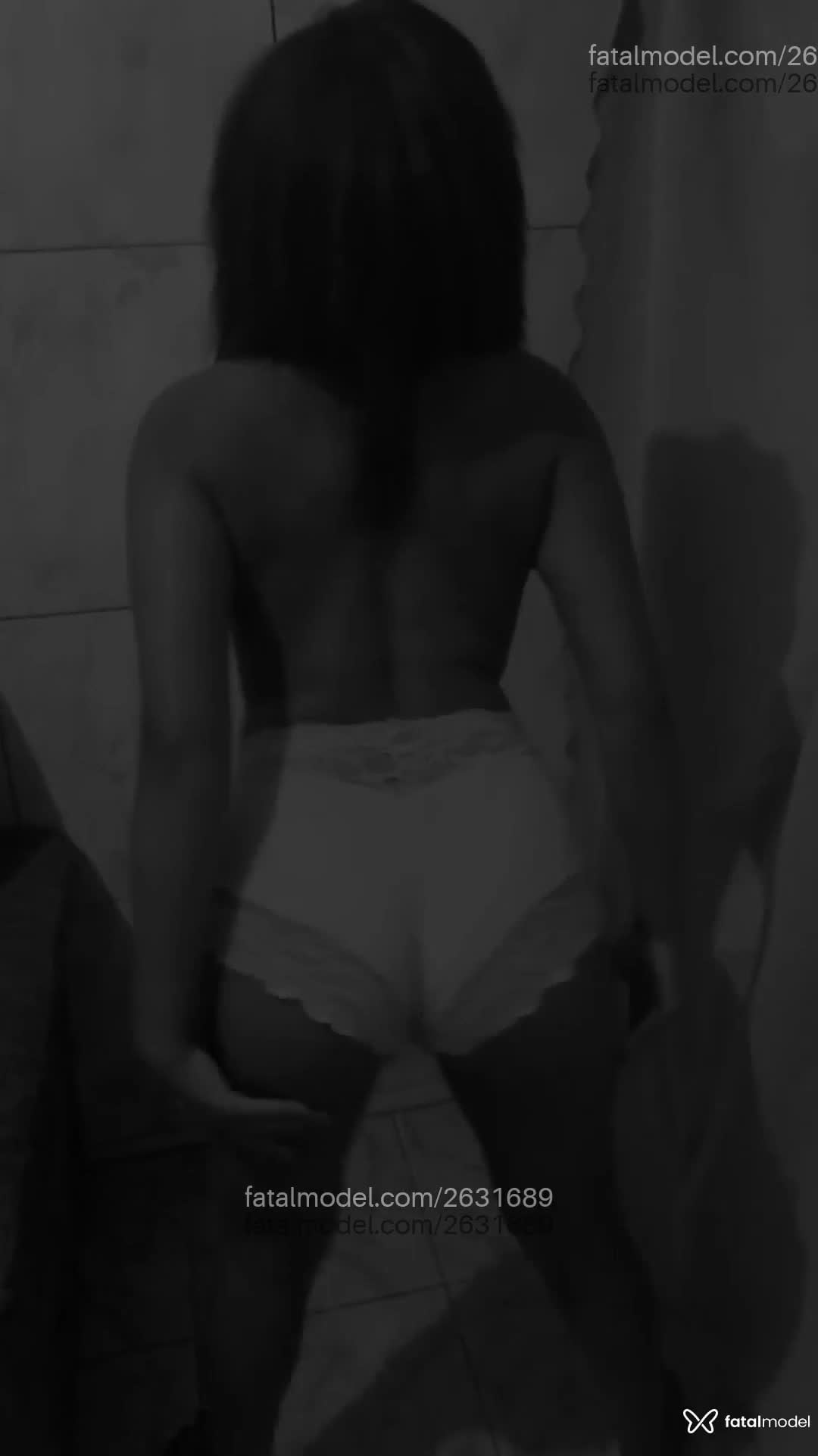 Acompanhante mulher com cabelo castanho de olhos castanhos em Mauá - Tayná
