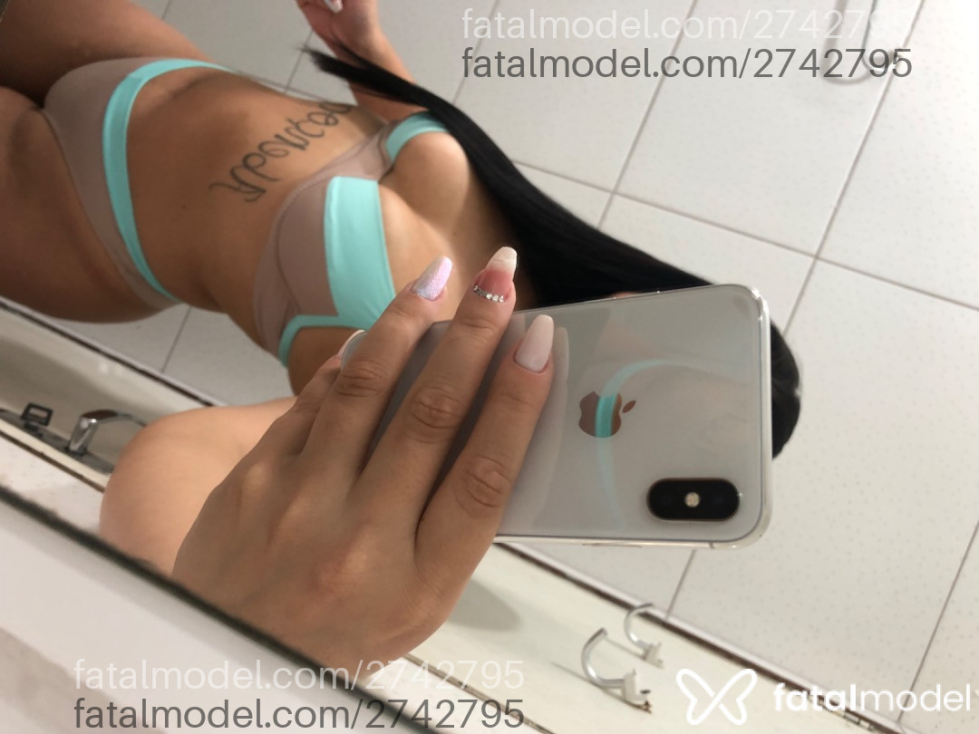Acompanhante mulher com cabelo castanho de olhos castanhos em Lages Acompanhante mulher com cabelo castanho de olhos castanhos em Lages - Giovanna