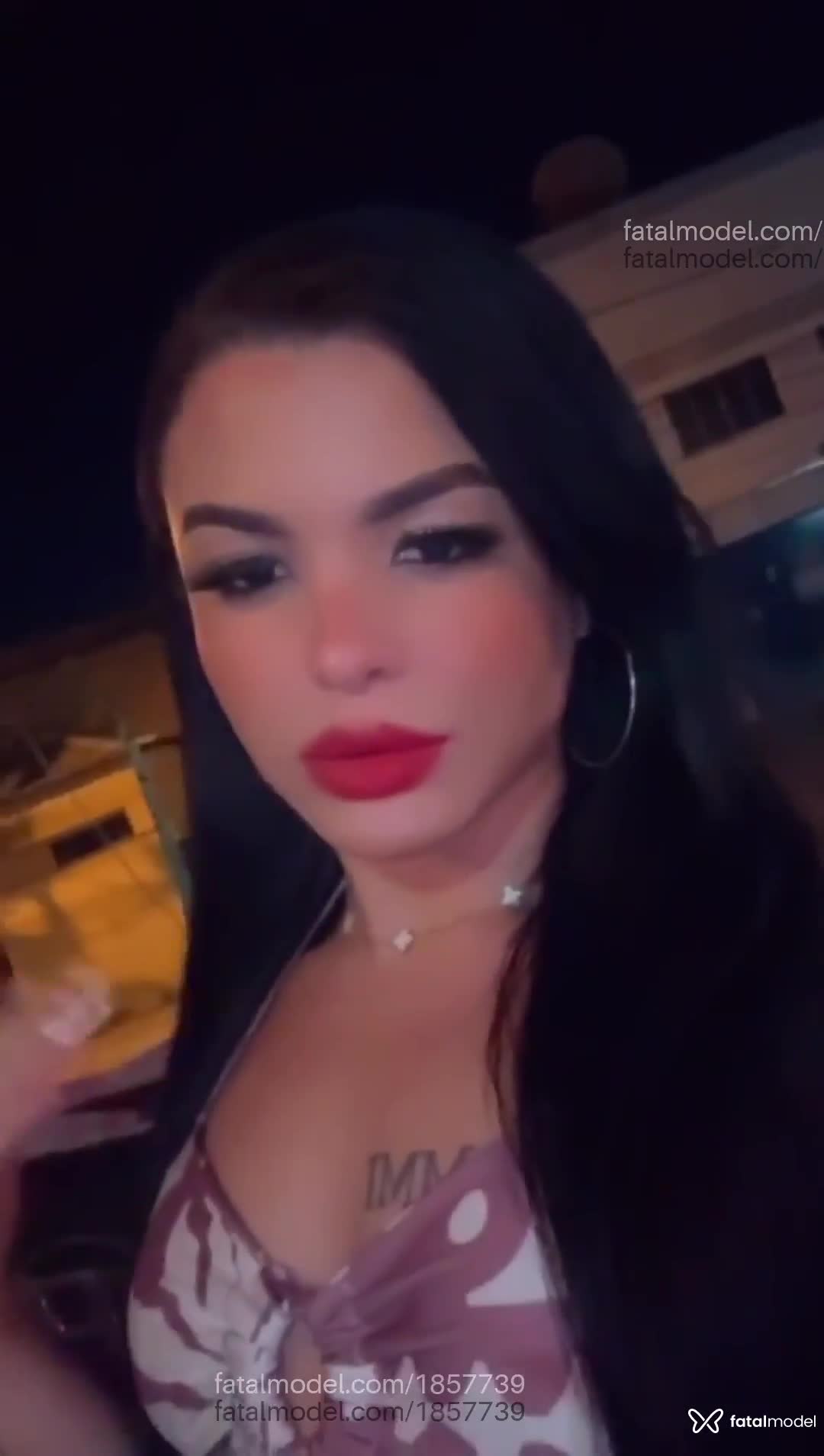 Acompanhante mulher trans com cabelo castanho de olhos castanhos em Araruama - Luana