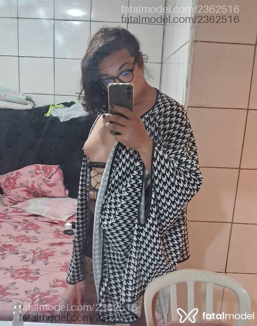 Acompanhante mulher trans com cabelo castanho de olhos pretos em Goiânia - Vicky