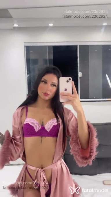 Acompanhante mulher com cabelo castanho de olhos castanhos em Virtual Acompanhante mulher com cabelo castanho de olhos castanhos em Virtual - Mia
