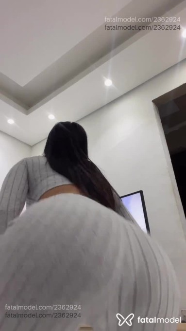 Acompanhante mulher com cabelo castanho de olhos castanhos em Virtual Acompanhante mulher com cabelo castanho de olhos castanhos em Virtual - Mia