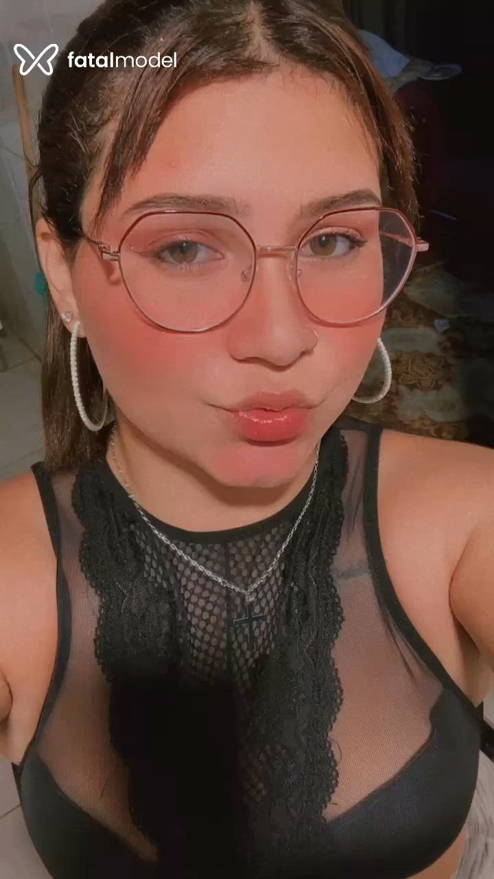 Acompanhante mulher morena (o) de olhos castanhos - Bruna