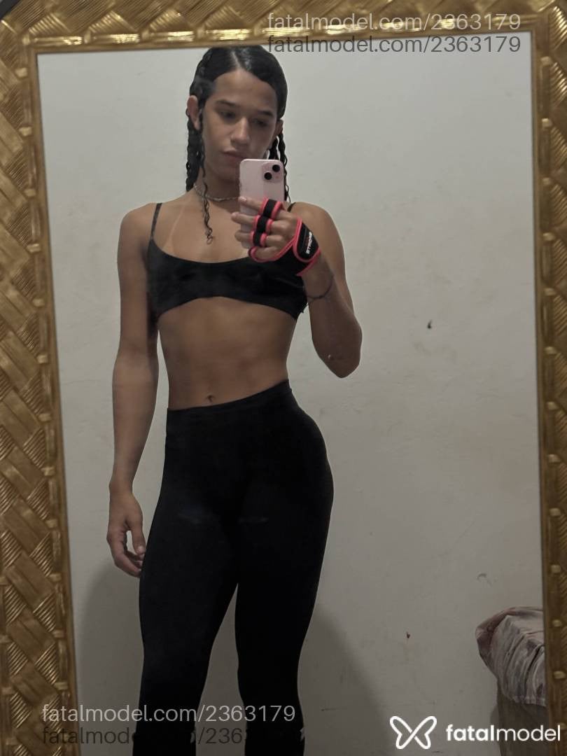 Acompanhante mulher trans loira (o) de olhos castanhos - Nicolle Martins