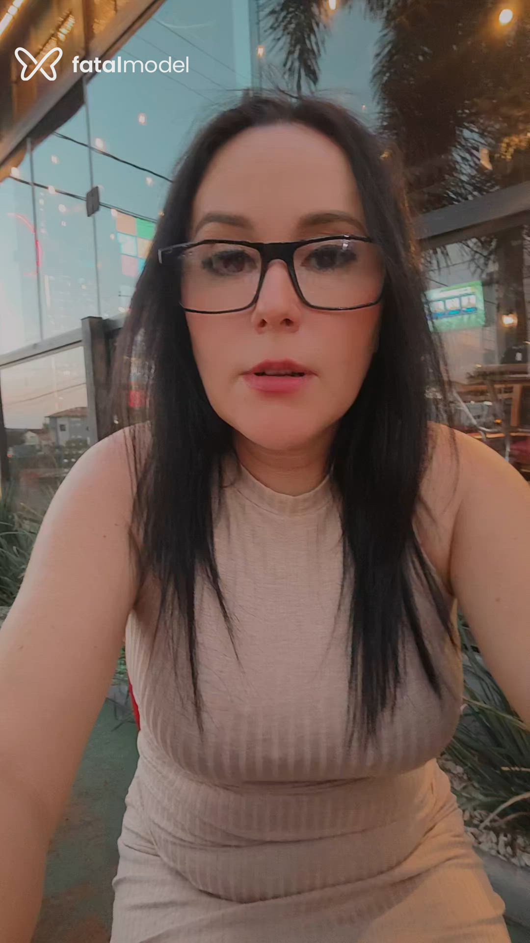 Acompanhante mulher morena (o) de olhos castanhos - Ravenne Noir