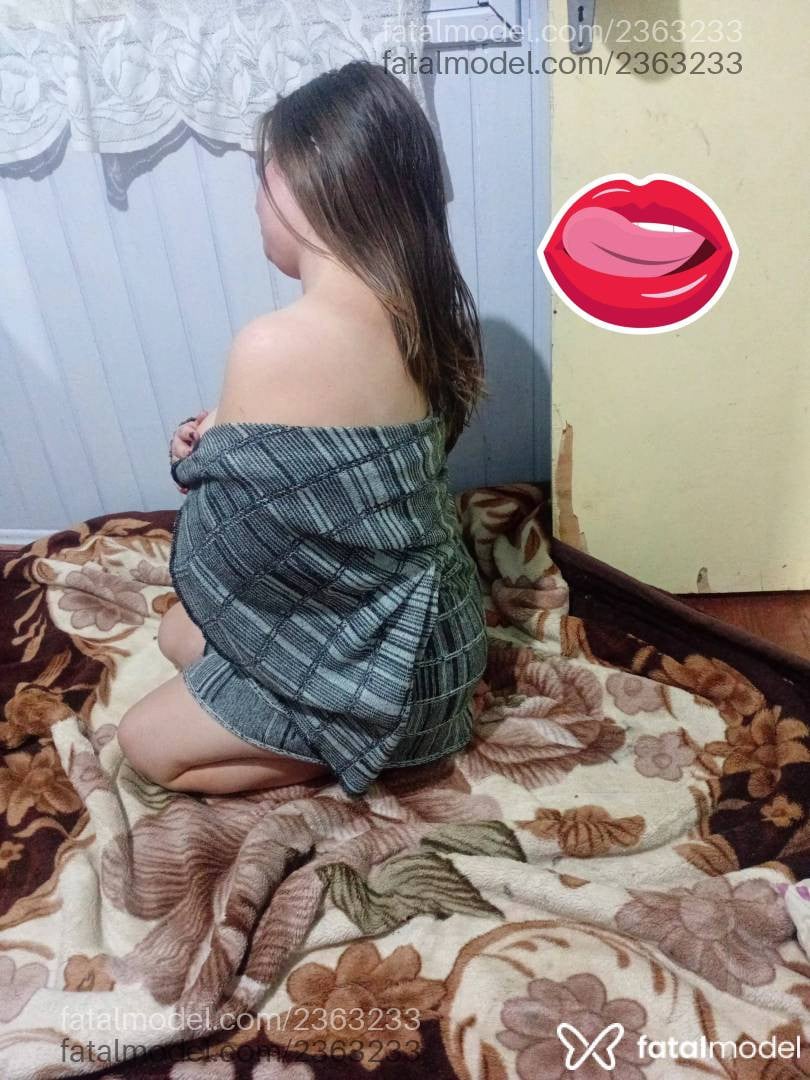 Acompanhante mulher loira (o) de olhos verdes em Virtual Acompanhante mulher loira (o) de olhos verdes em Virtual - Esmeralda