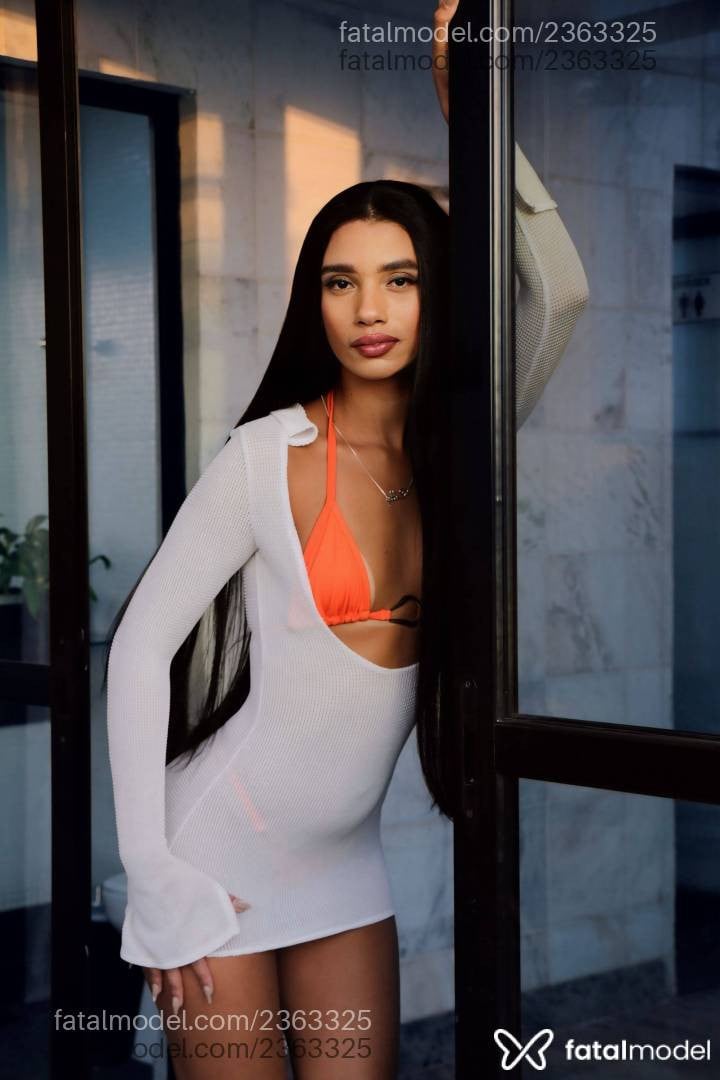 Acompanhante mulher morena (o) de olhos pretos - Manu