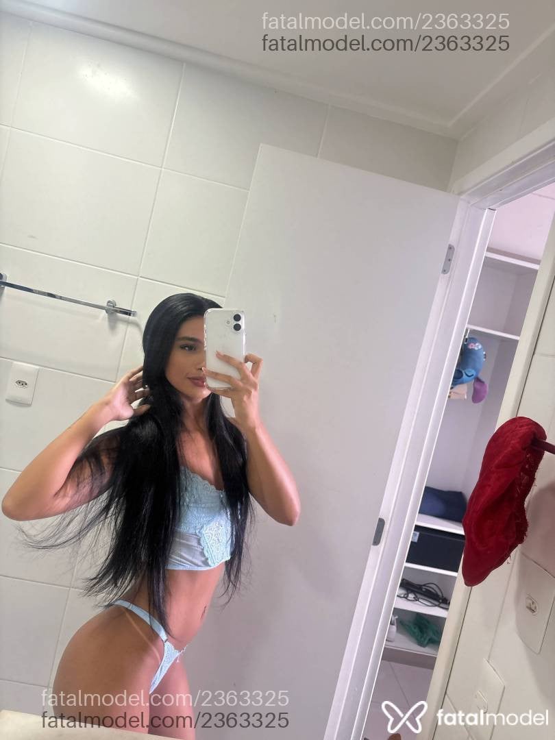 Acompanhante mulher morena (o) de olhos pretos - Manu