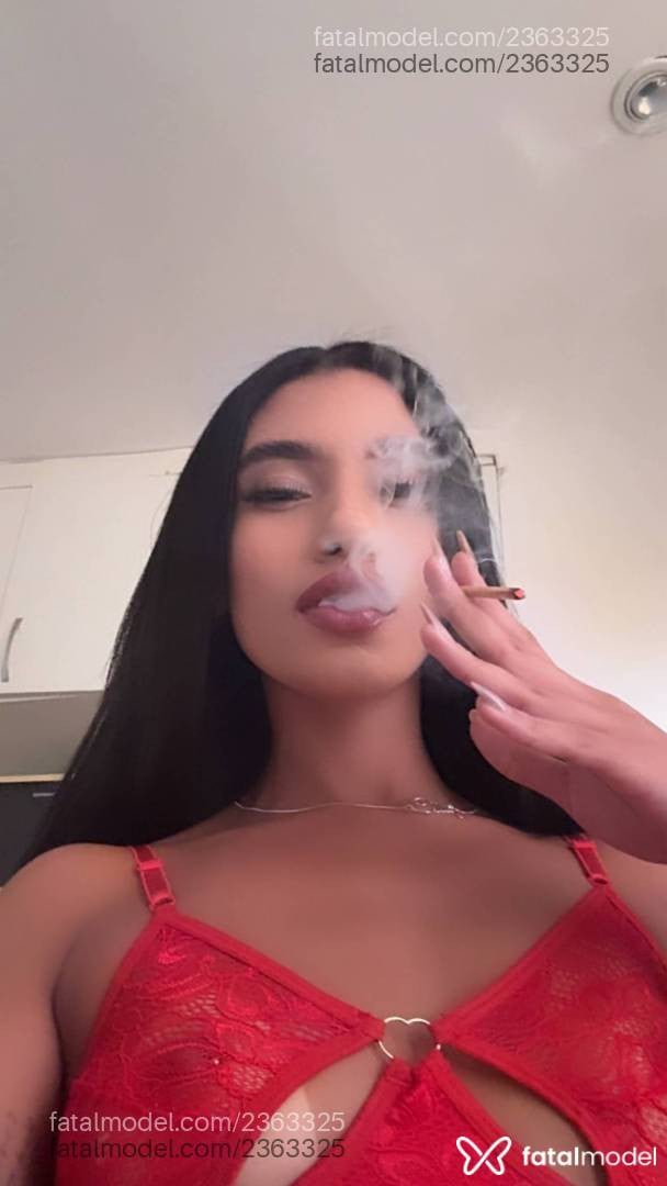 Acompanhante mulher morena (o) de olhos pretos - Manu