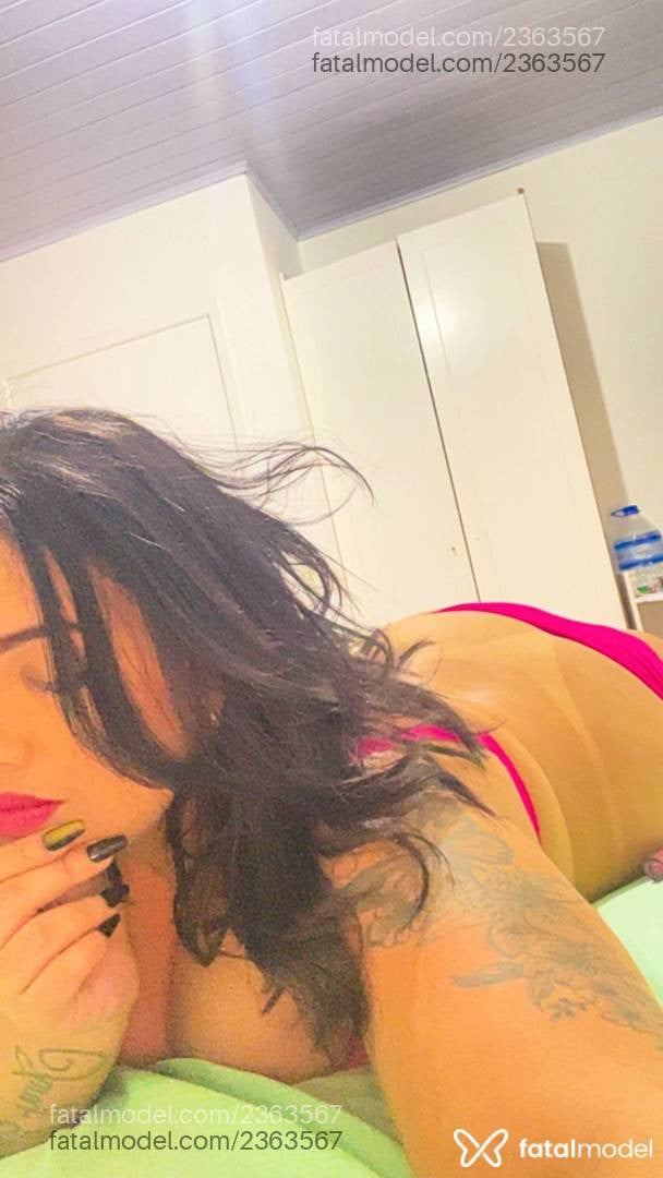 Acompanhante mulher com cabelo castanho de olhos mel - Bruninha
