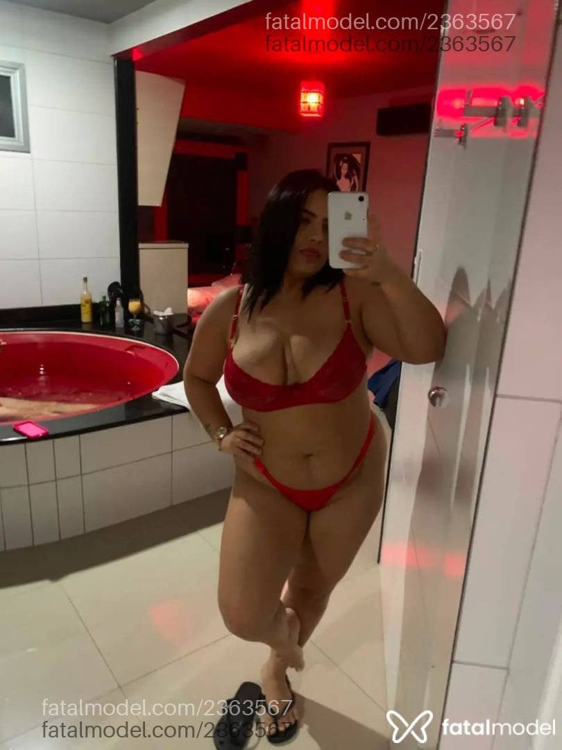 Acompanhante mulher com cabelo castanho de olhos mel - Bruninha