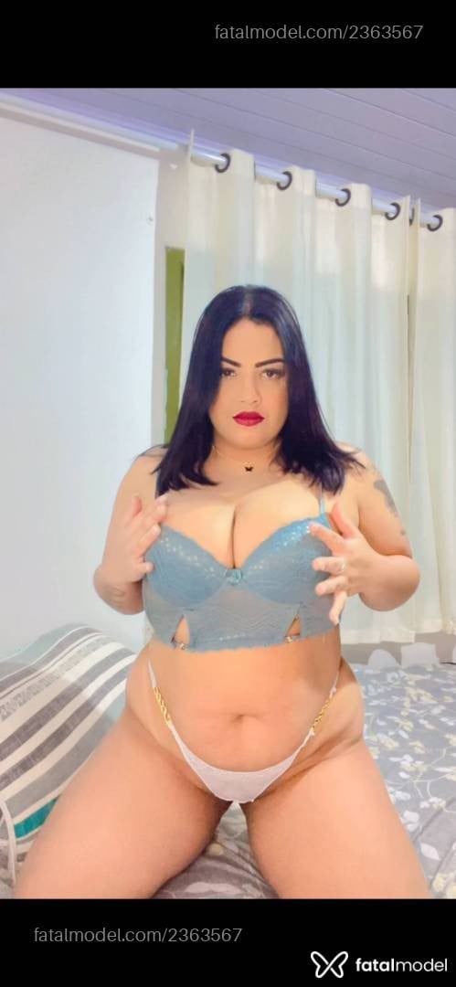 Acompanhante mulher com cabelo castanho de olhos mel - Bruninha