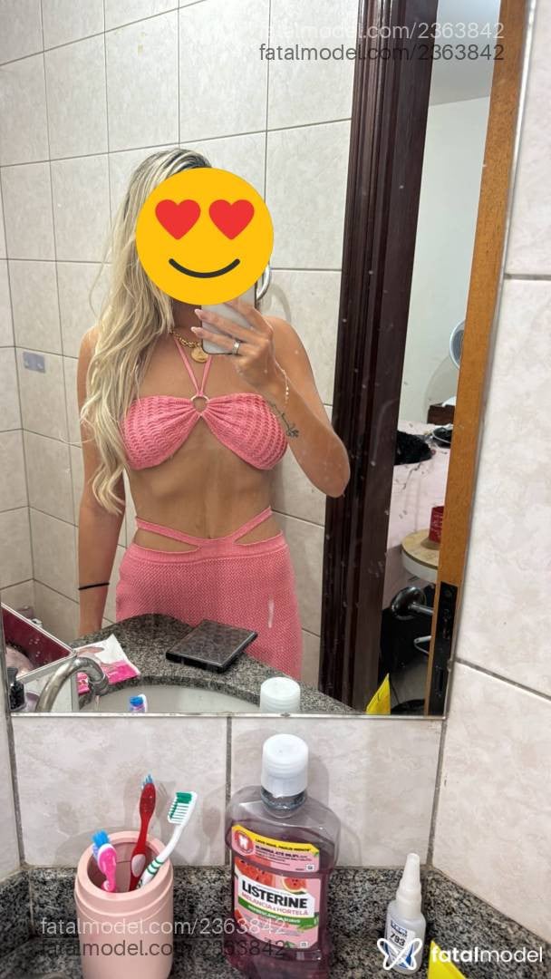 Acompanhante mulher loira (o) de olhos pretos - Larissa Reis