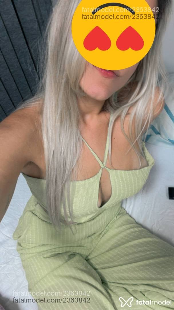 Acompanhante mulher loira (o) de olhos pretos - Larissa Reis