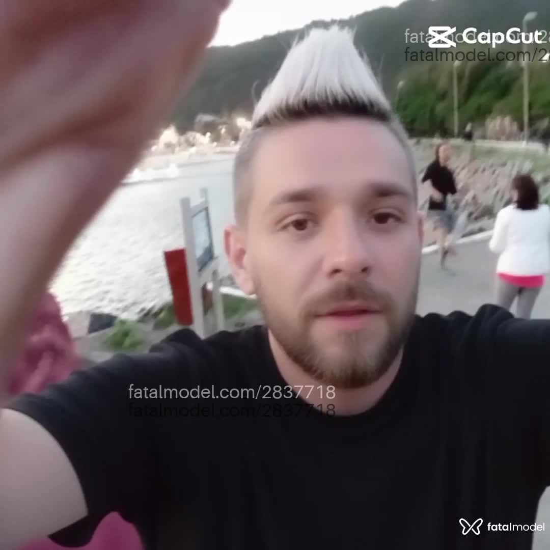 Acompanhante homem com cabelo colorido de olhos verdes em Porto Alegre - Ozzy