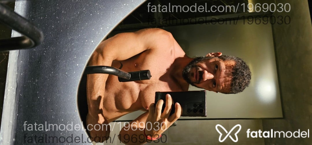 Acompanhante homem com cabelo castanho de olhos castanhos em Garanhuns Acompanhante homem com cabelo castanho de olhos castanhos em Garanhuns - Andrew Corsini