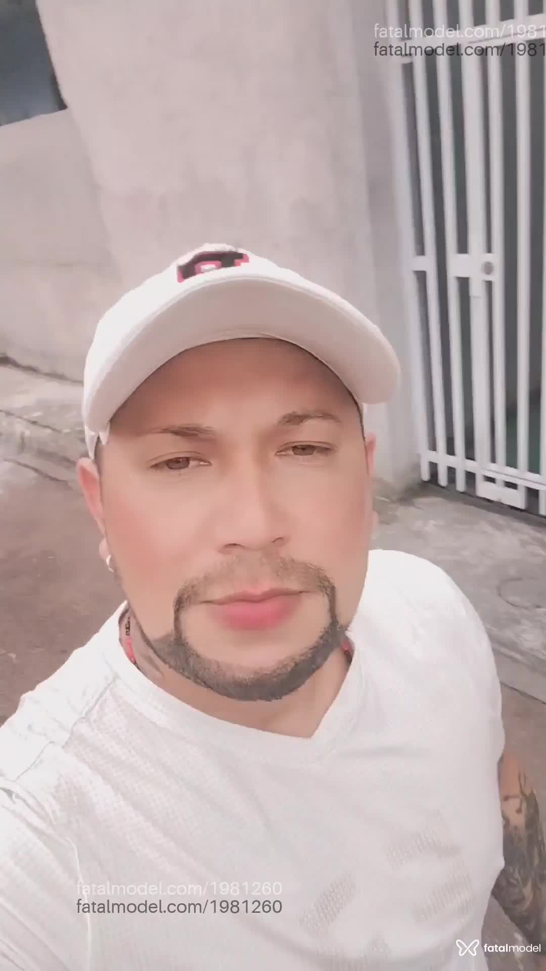 Acompanhante homem com cabelo castanho de olhos verdes em Virtual - Branquinhotatuado